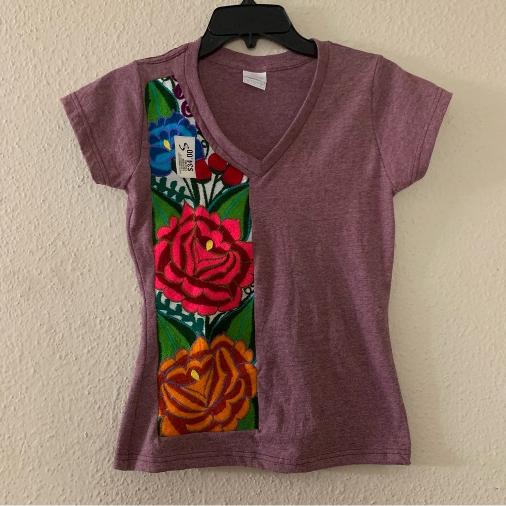 Mexican Floral Embroidery T-Shirt Size S, Purple/pink V Neck Short Sleeve
